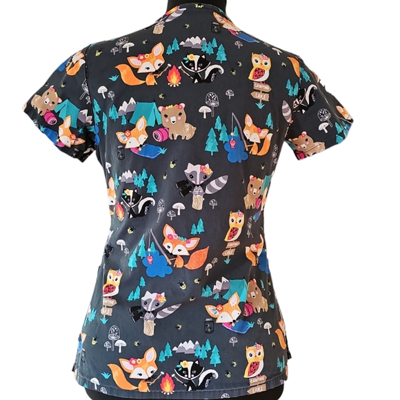 Cherokee Camping Theme Short Sleeve VNeck Medical Scrub Top Women's Size X-Small - Picture 2 of 13